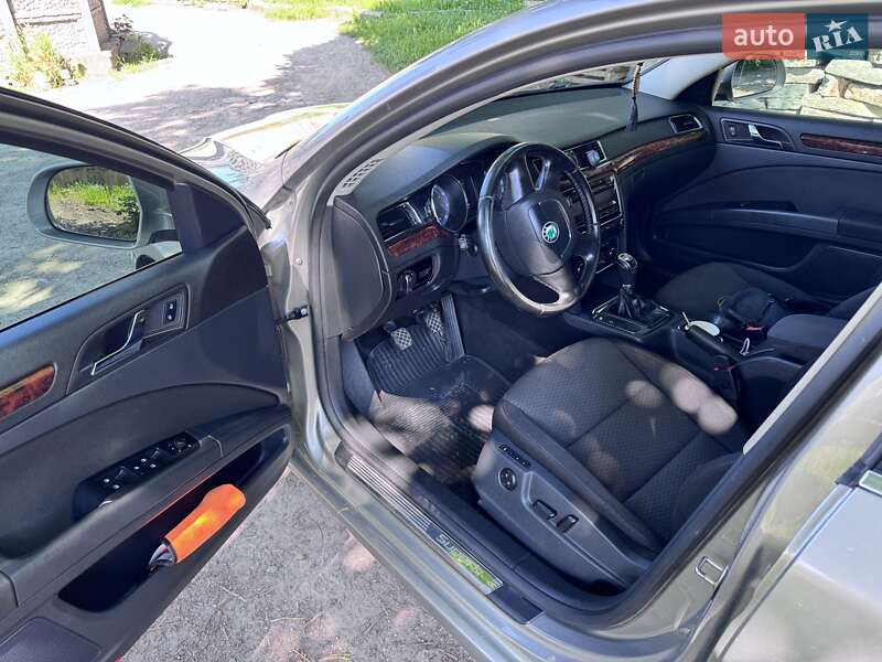 Лифтбек Skoda Superb 2012 в Каменец-Подольском