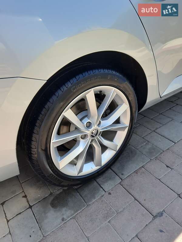 Универсал Skoda Superb 2019 в Ужгороде