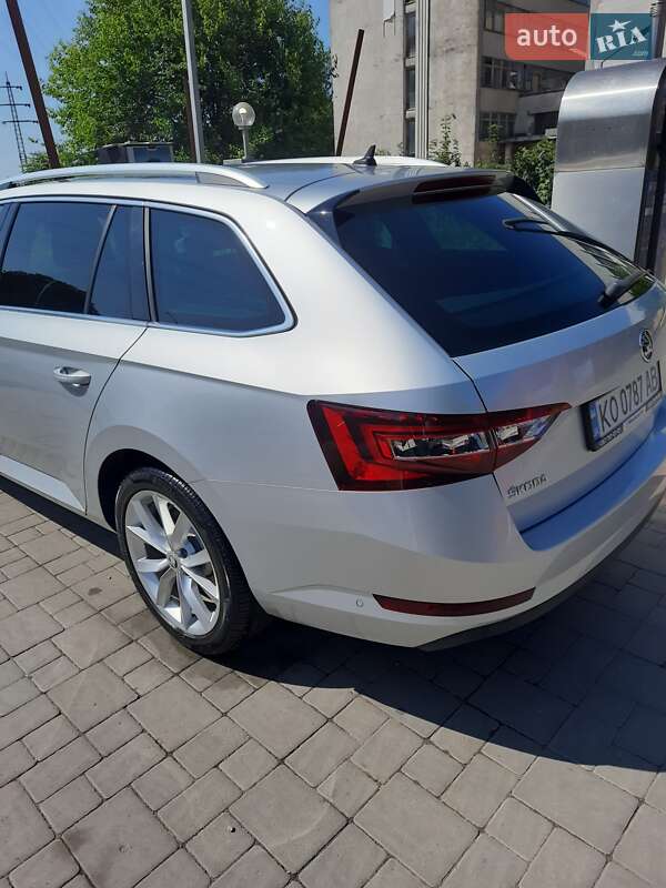 Универсал Skoda Superb 2019 в Ужгороде