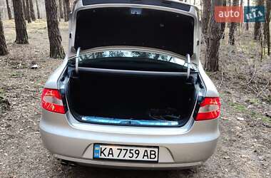 Лифтбек Skoda Superb 2013 в 