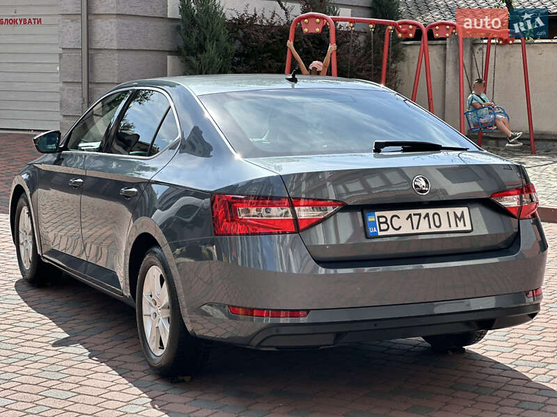 Ліфтбек Skoda Superb 2015 в Івано-Франківську