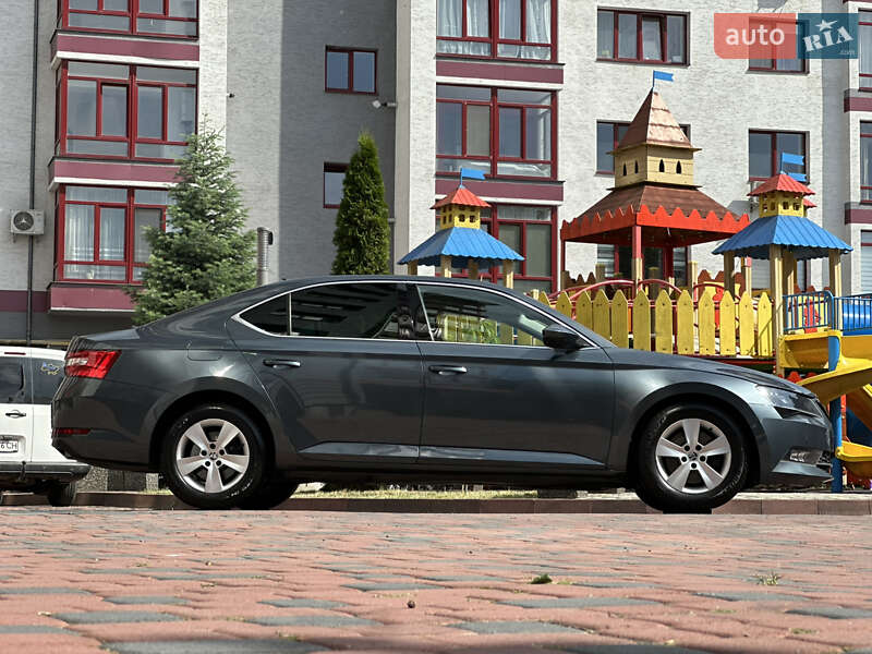 Ліфтбек Skoda Superb 2015 в Івано-Франківську