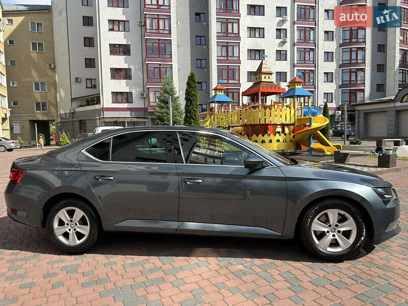 Ліфтбек Skoda Superb 2015 в Івано-Франківську