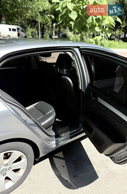 Лифтбек Skoda Superb 2012 в 