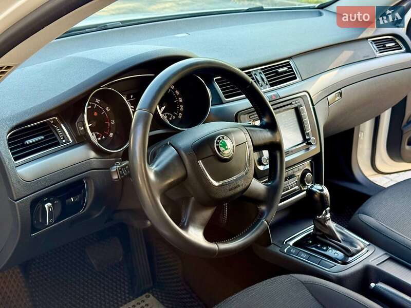 Лифтбек Skoda Superb 2013 в Днепре