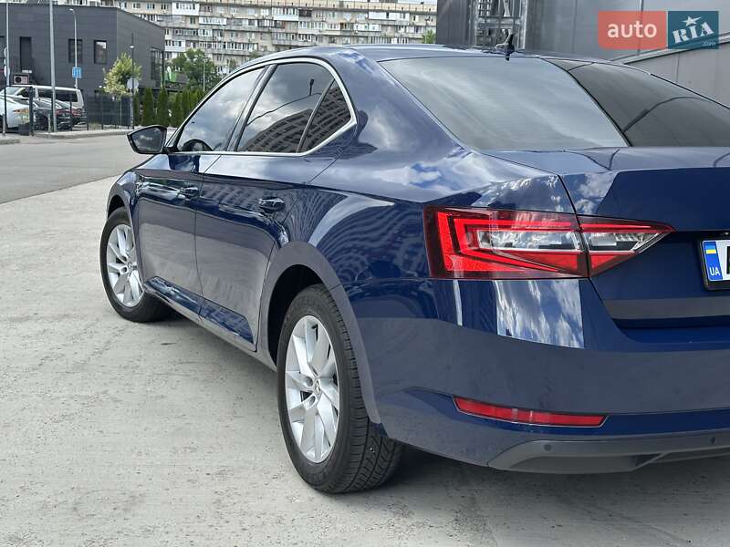 Лифтбек Skoda Superb 2016 в Киеве