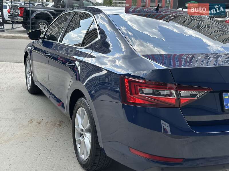 Лифтбек Skoda Superb 2016 в Киеве