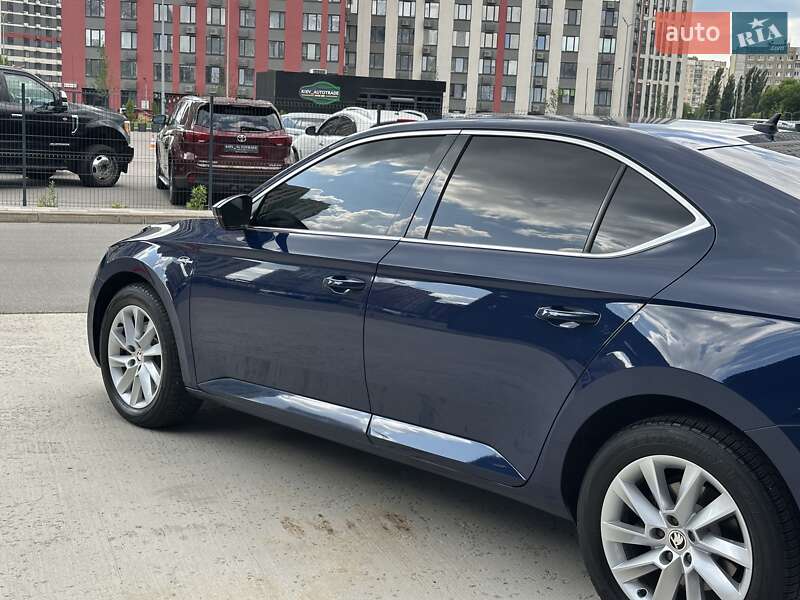 Лифтбек Skoda Superb 2016 в Киеве