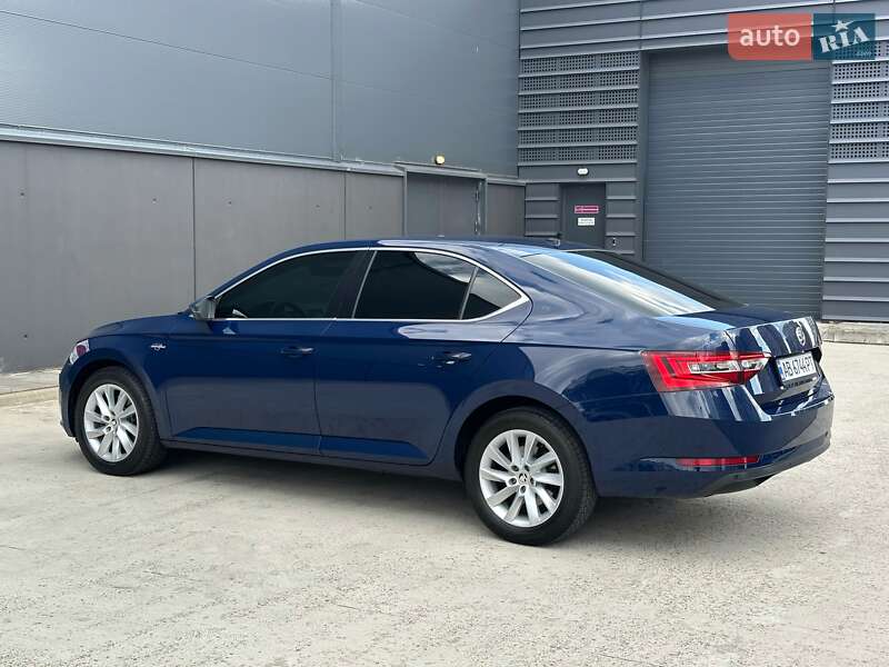 Лифтбек Skoda Superb 2016 в Киеве