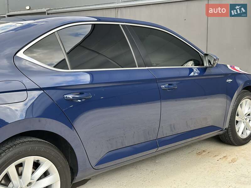 Лифтбек Skoda Superb 2016 в Киеве