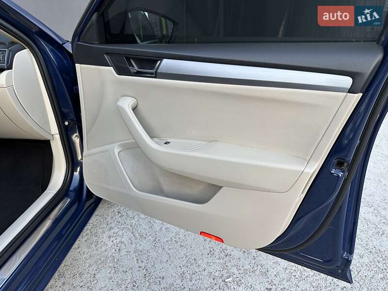 Лифтбек Skoda Superb 2016 в Киеве