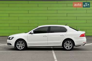 Лифтбек Skoda Superb 2013 в 