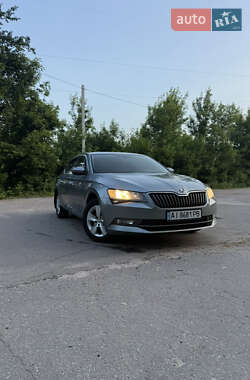 Лифтбек Skoda Superb 2015 в 