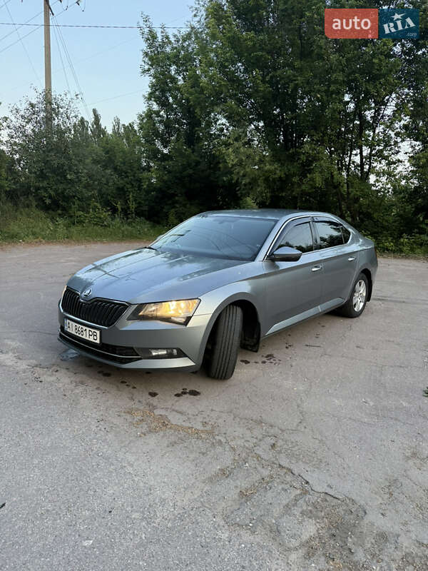 Лифтбек Skoda Superb 2015 в 