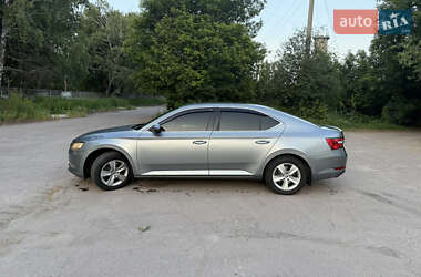 Лифтбек Skoda Superb 2015 в 
