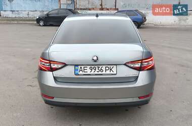 Лифтбек Skoda Superb 2015 в 