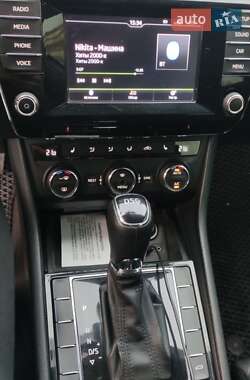 Лифтбек Skoda Superb 2015 в 