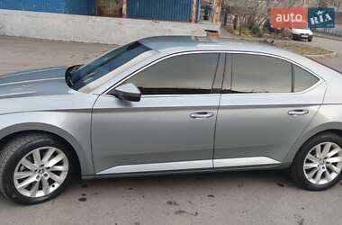Лифтбек Skoda Superb 2015 в 
