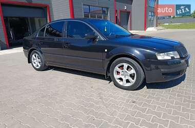 Лифтбек Skoda Superb 2002 в Черновцах