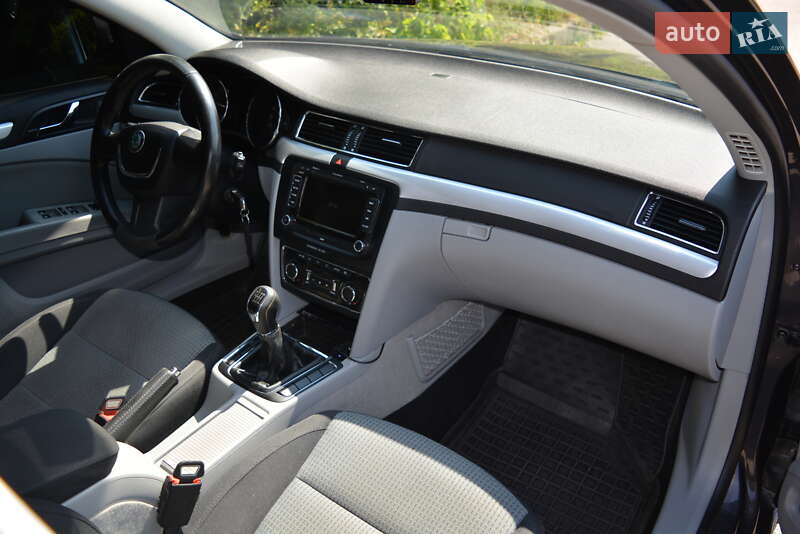 Универсал Skoda Superb 2010 в Ровно