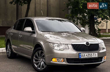 Лифтбек Skoda Superb 2012 в 
