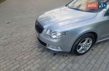 Універсал Skoda Superb 2011 в 