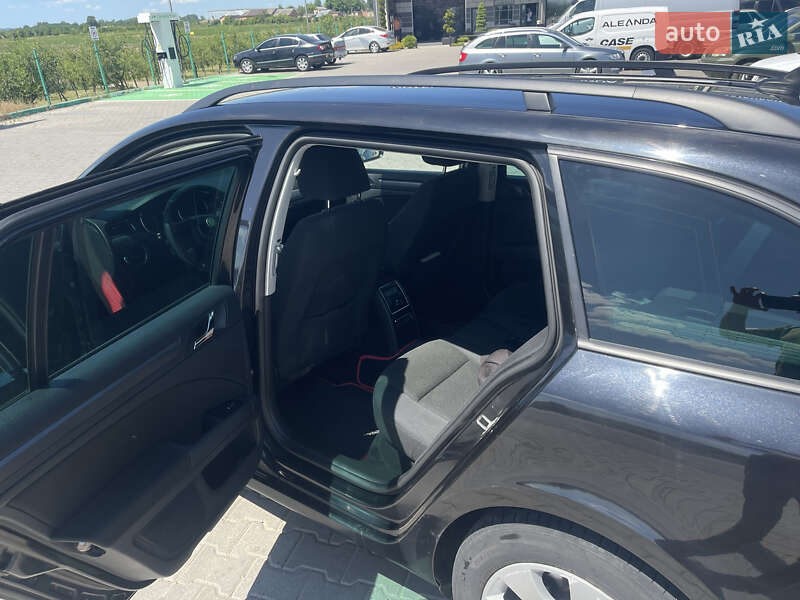 Універсал Skoda Superb 2012 в Чернівцях