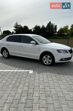 Лифтбек Skoda Superb 2014 в 