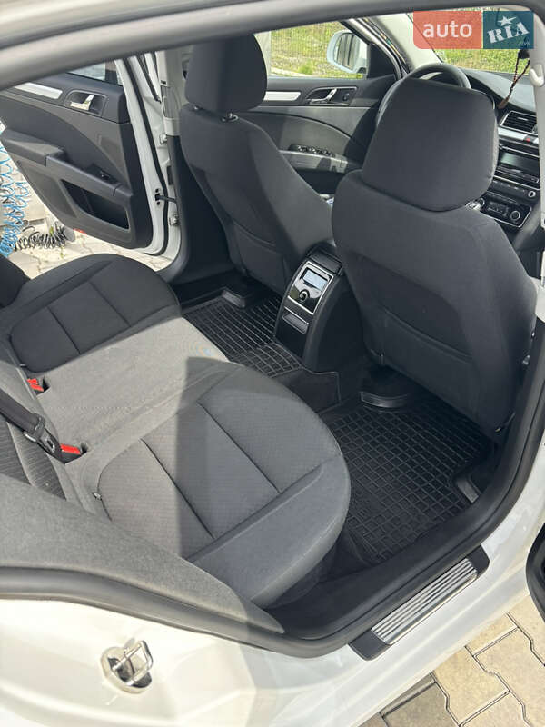 Ліфтбек Skoda Superb 2014 в Виноградові