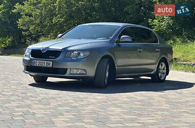 Лифтбек Skoda Superb 2012 в 