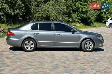 Лифтбек Skoda Superb 2012 в 