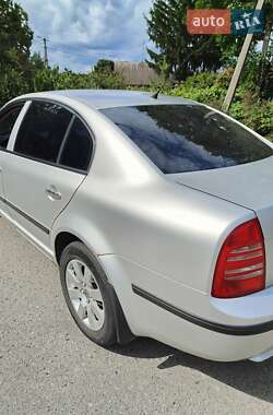 Лифтбек Skoda Superb 2002 в 