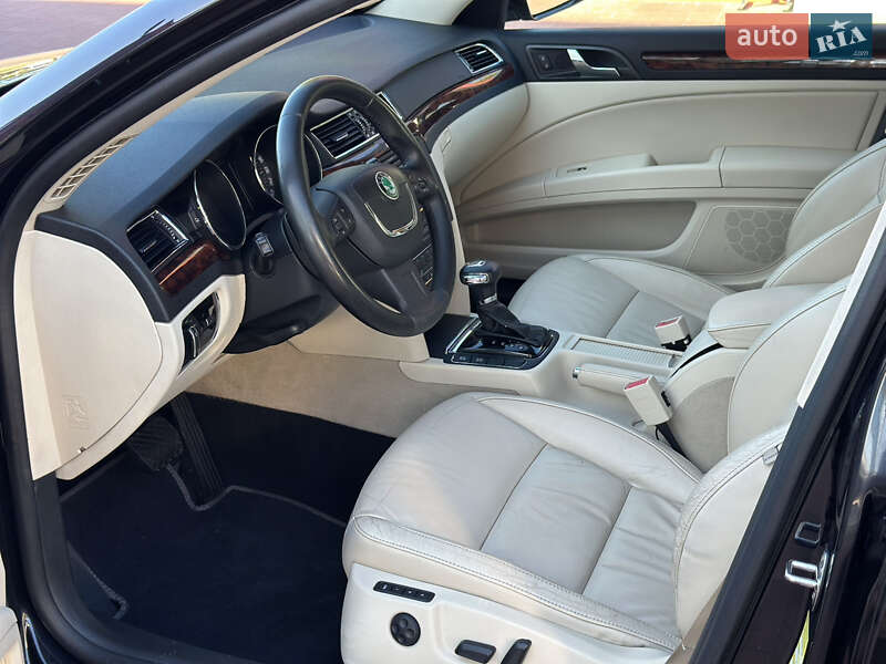 Универсал Skoda Superb 2012 в Ровно