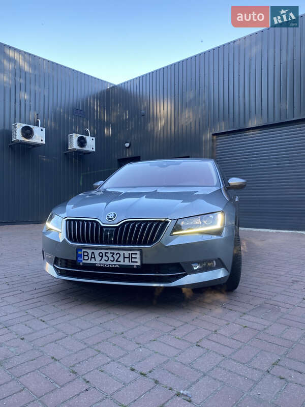 Лифтбек Skoda Superb 2015 в Кропивницком