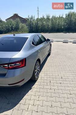 Лифтбек Skoda Superb 2016 в 