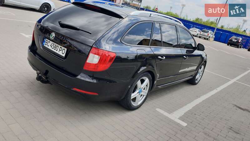Универсал Skoda Superb 2011 в Долине
