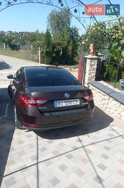 Лифтбек Skoda Superb 2016 в 