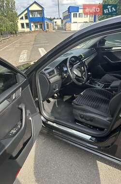 Лифтбек Skoda Superb 2015 в 