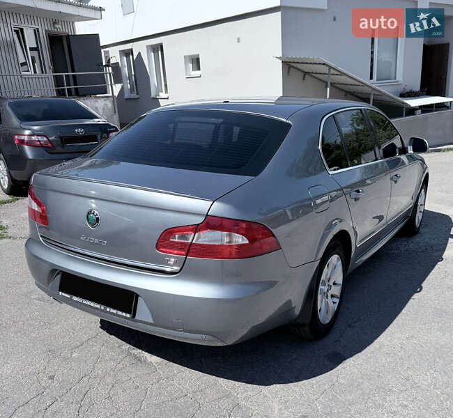 Лифтбек Skoda Superb 2011 в Днепре