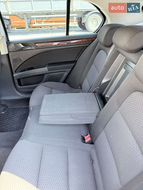Лифтбек Skoda Superb 2011 в Днепре