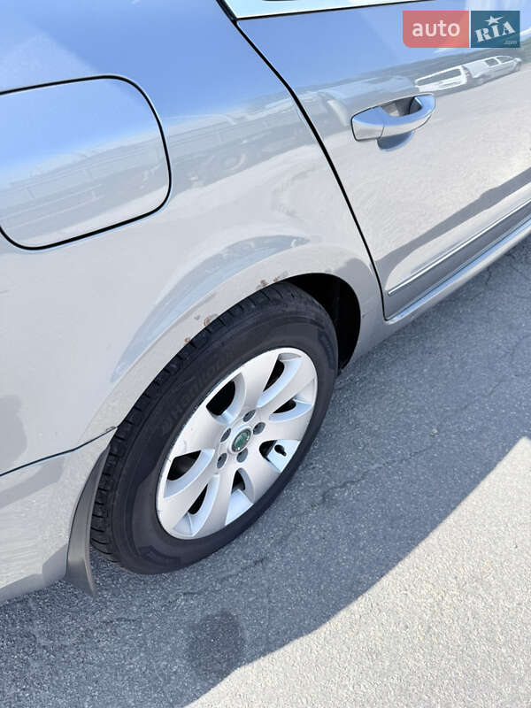 Лифтбек Skoda Superb 2011 в Днепре
