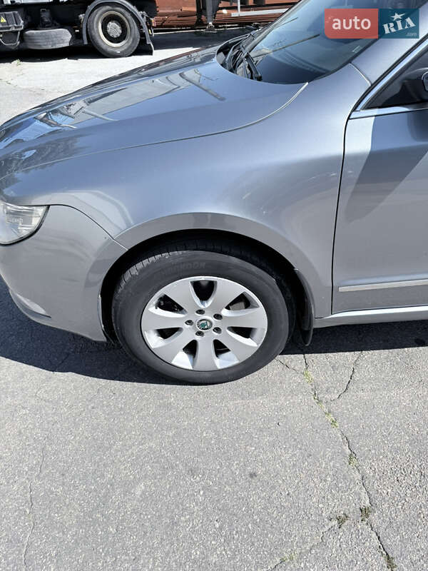 Лифтбек Skoda Superb 2011 в Днепре