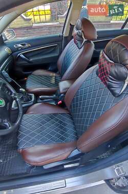 Лифтбек Skoda Superb 2003 в 