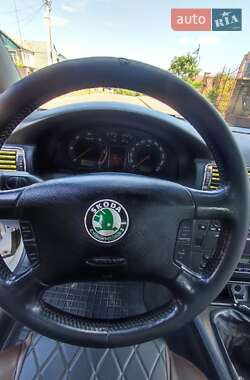 Лифтбек Skoda Superb 2003 в 