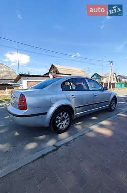 Лифтбек Skoda Superb 2003 в 