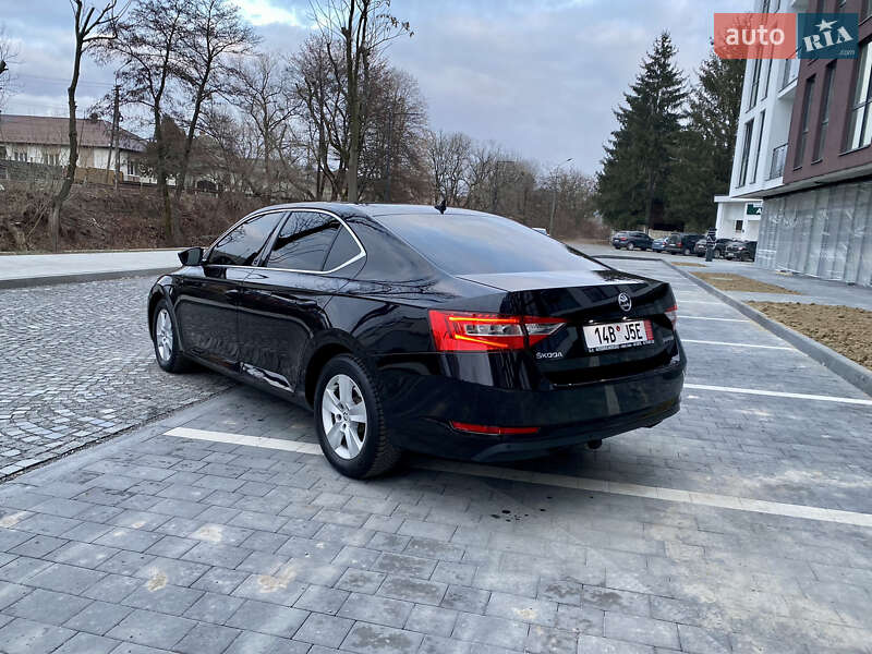 Ліфтбек Skoda Superb 2017 в Сваляві