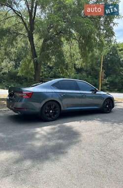 Лифтбек Skoda Superb 2020 в 