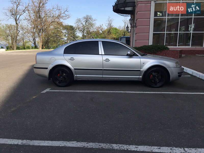 Лифтбек Skoda Superb 2006 в 