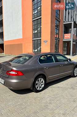Лифтбек Skoda Superb 2012 в 