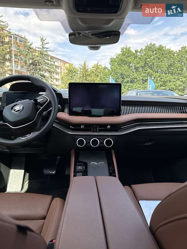 Лифтбек Skoda Superb 2024 в Львове